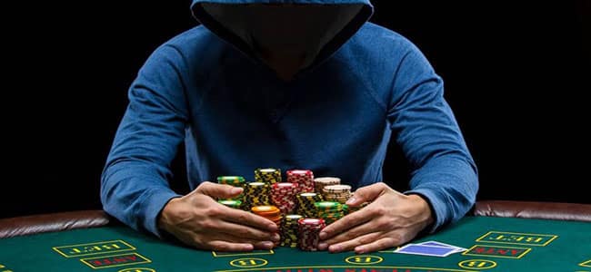 intreccio poker dal vivo ed esports