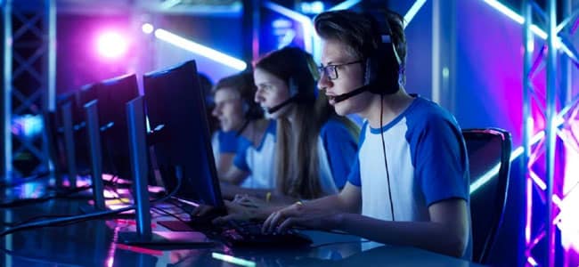 la sottile differenza che esiste tra gli esports ed il gioco per solo scopi di divertimento